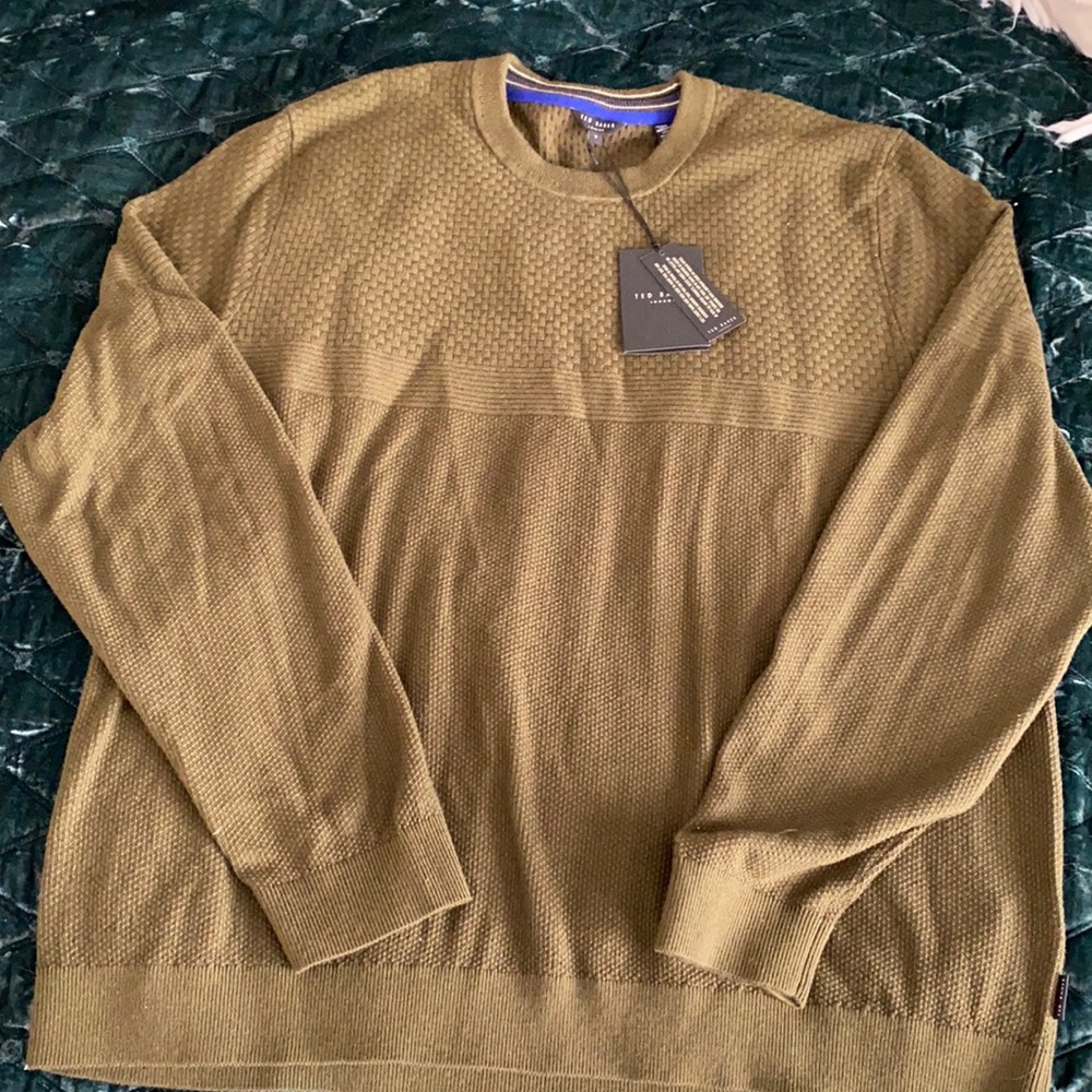 Men’s Ted Baker khaki green lite weight sweater . TB size 7 or 3x